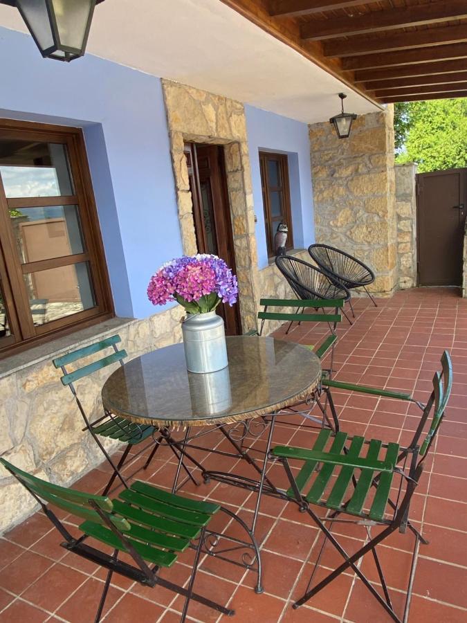 Villa Paraes Nava Екстериор снимка